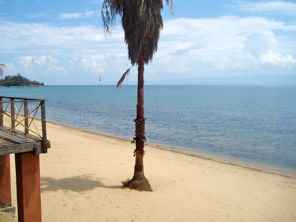 Nkhudzi Beach Lodge Nkudzi Экстерьер фото