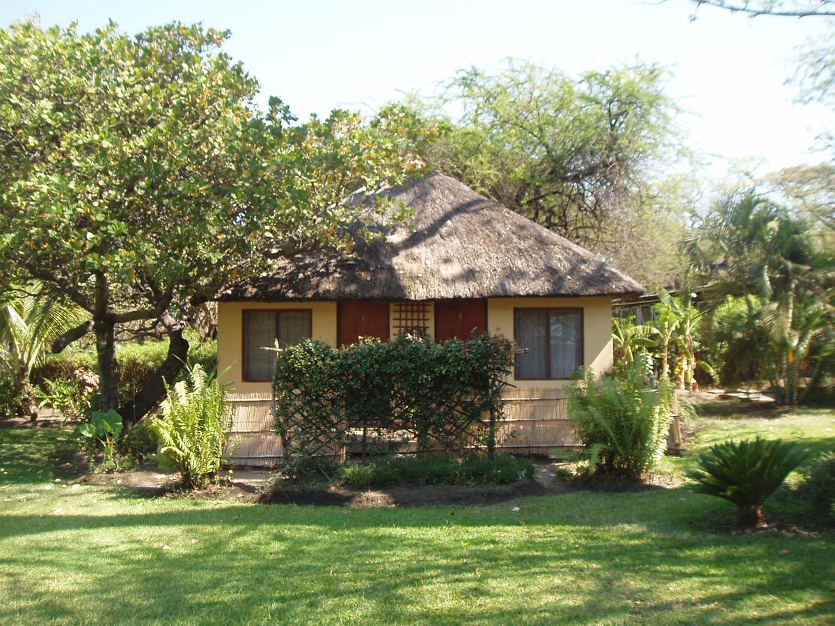 Nkhudzi Beach Lodge Nkudzi Экстерьер фото